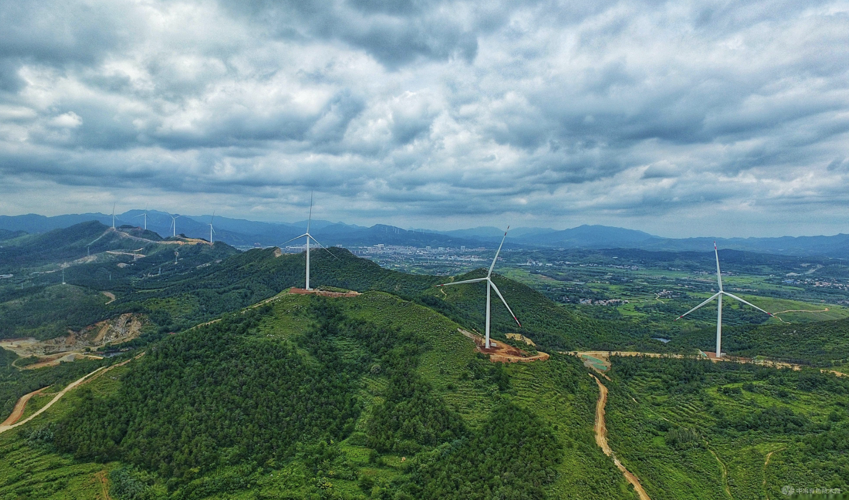 中國(guó)巨石：58億元投建玻纖生產(chǎn)線及配套風(fēng)電項(xiàng)目，引領(lǐng)綠色智能制造